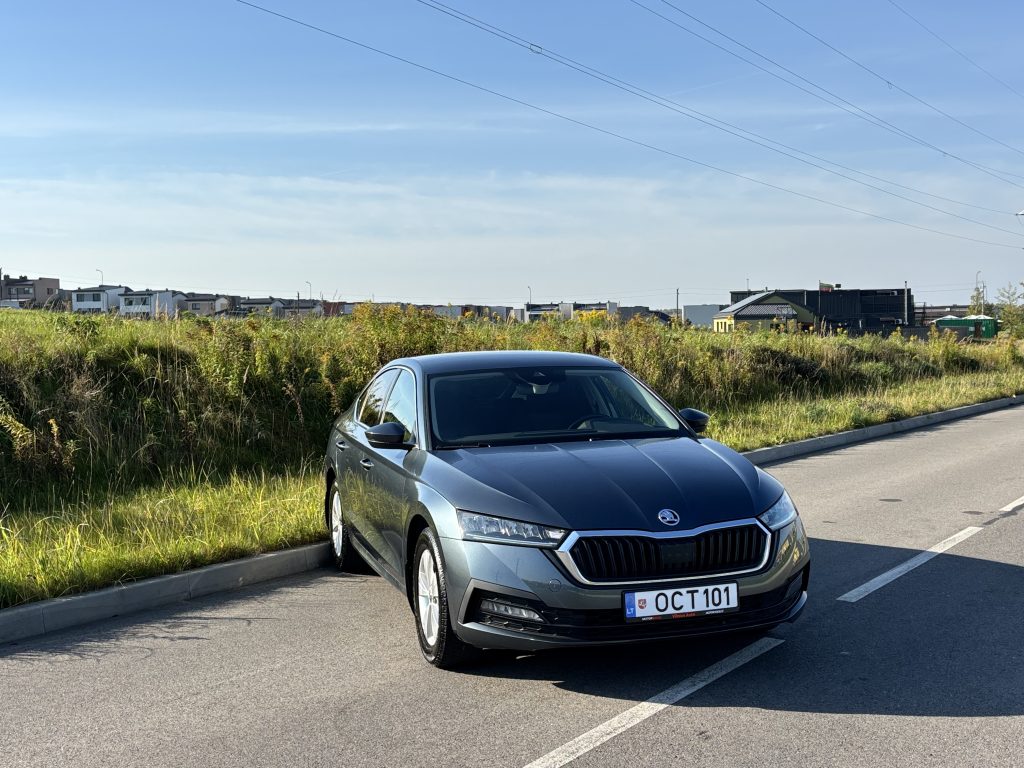Škoda Octavia – automobilio nuoma su vairuotoju